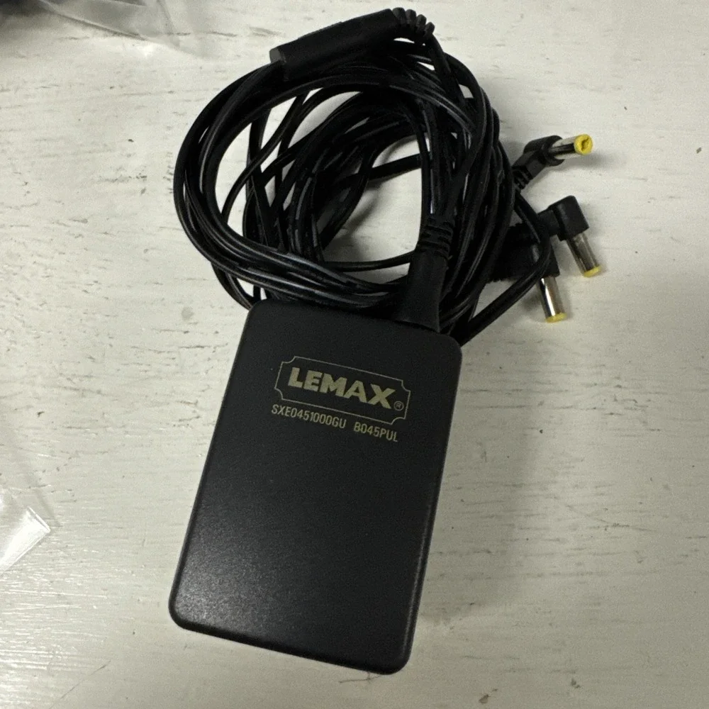 Lemax Spooky Town Switching Mode Power‎ Adapter Black 3 Yellow Plug SXE0451000GU